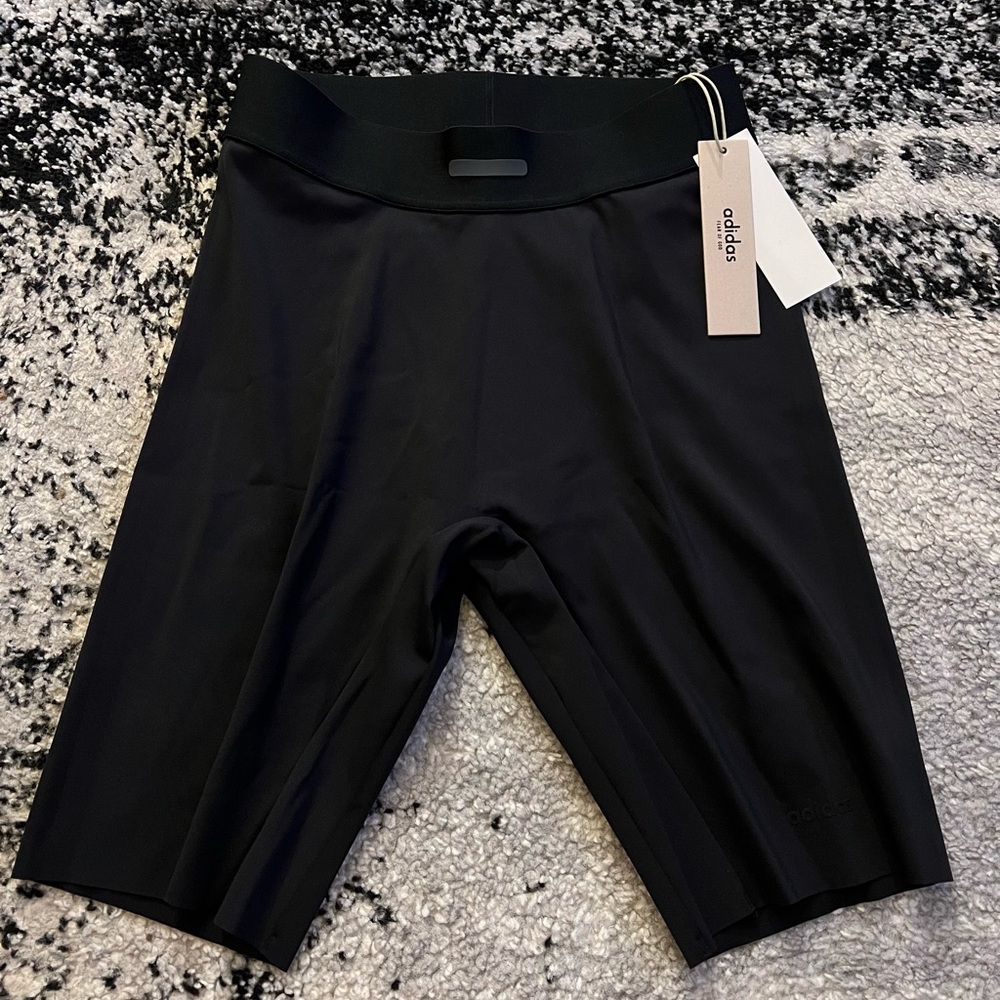 FEAR OF GOD ATHLETICS - Base Layer 1/2
Running Tight - SMALL - BNWT